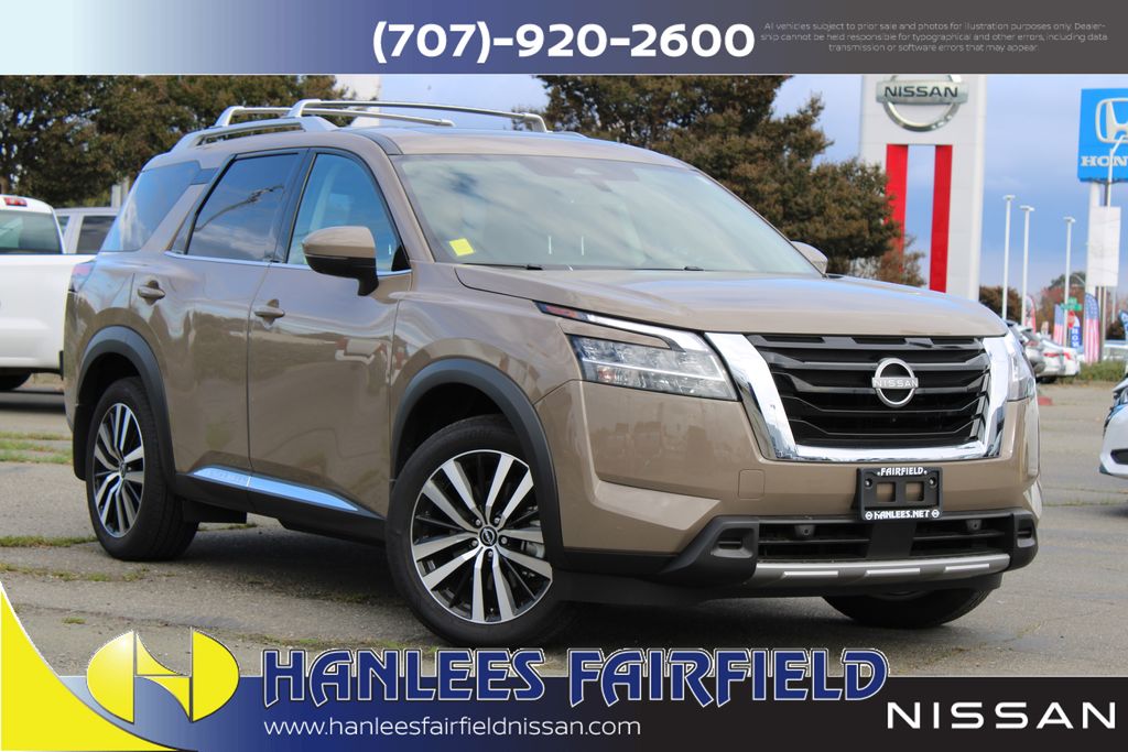 2024 Nissan Pathfinder Platinum's photo