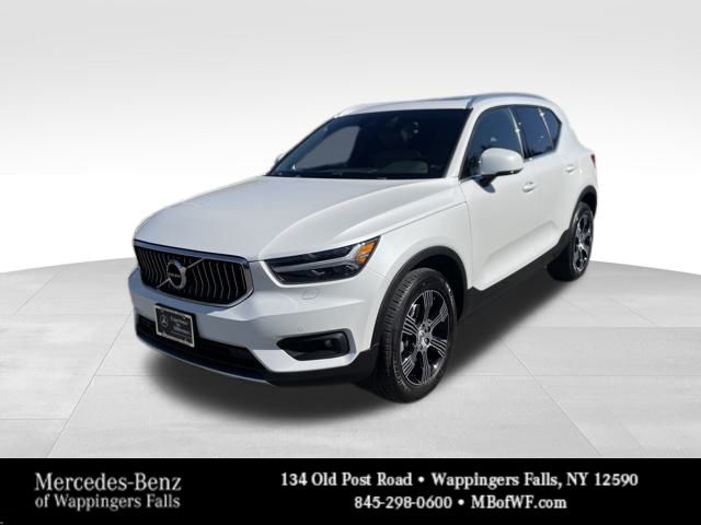 2022 Volvo XC40 Inscription's photo