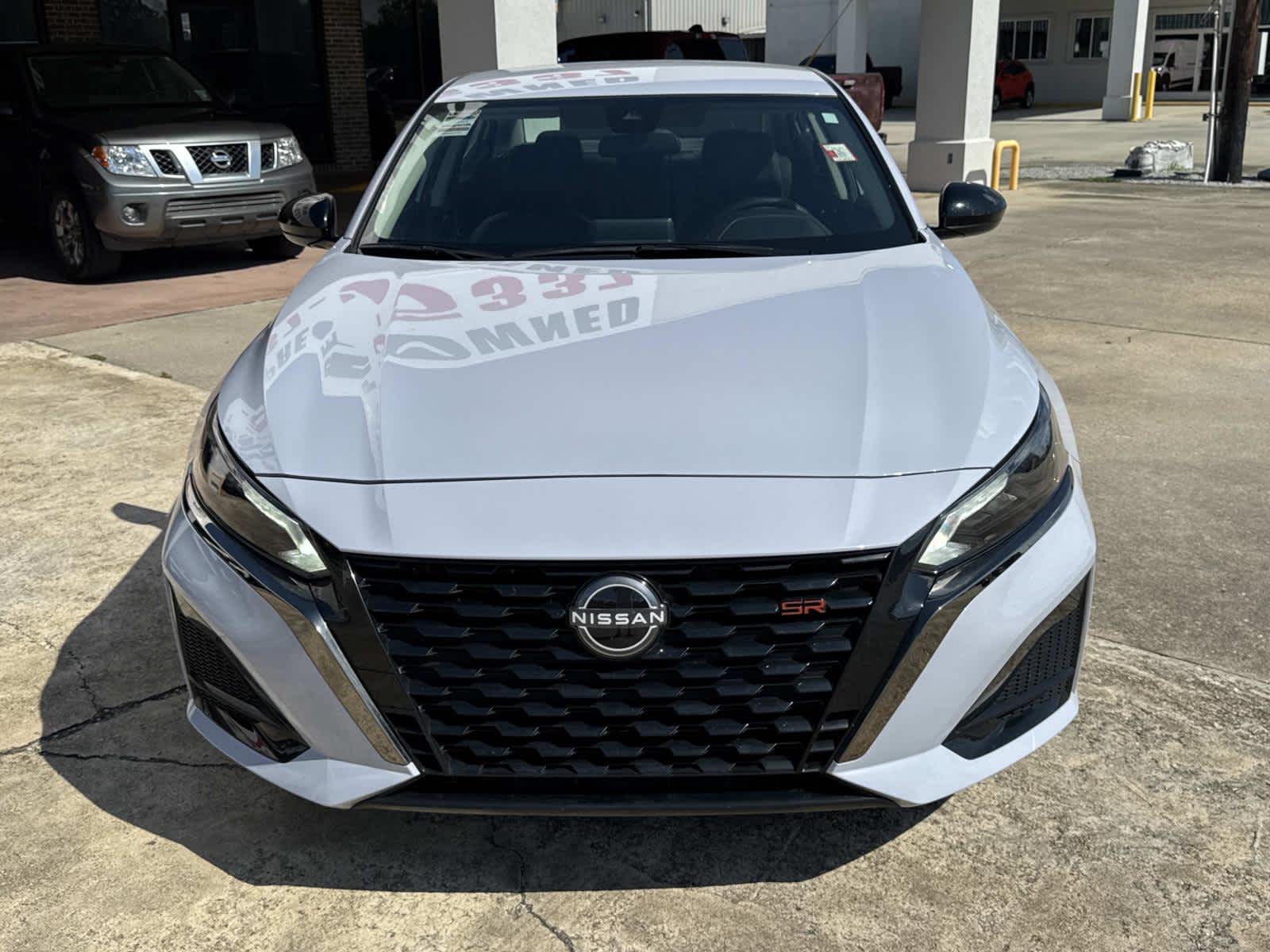 2025 Nissan Altima SR photo 3