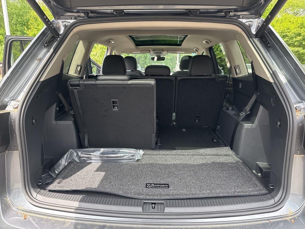 2025 Volkswagen Atlas SEL photo 28