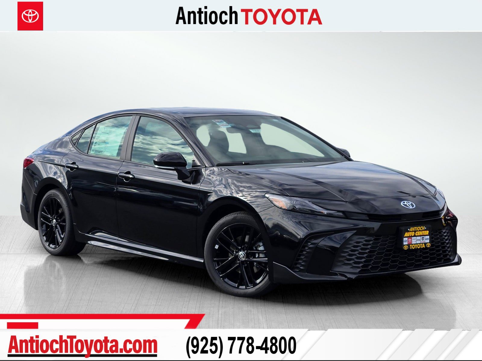 2026 Toyota Camry SE's photo