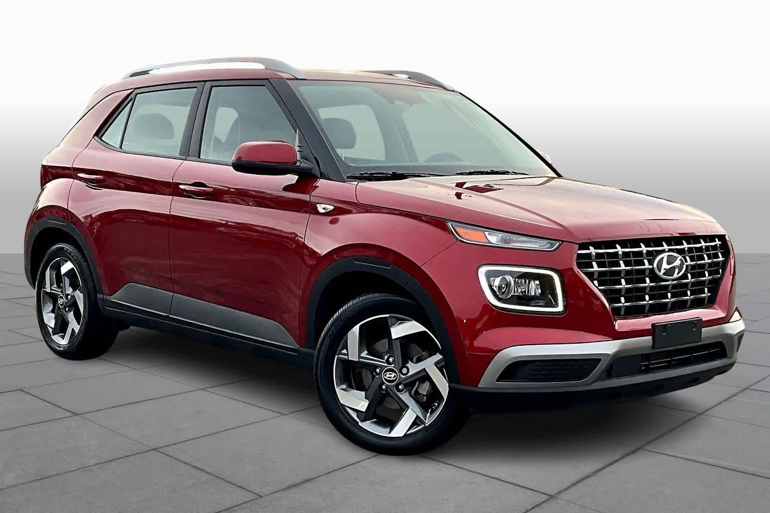 2024 Hyundai Venue Limited photo 2