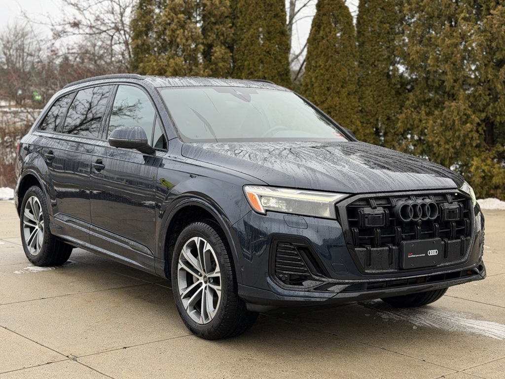 2025 Audi Q7 Premium's photo