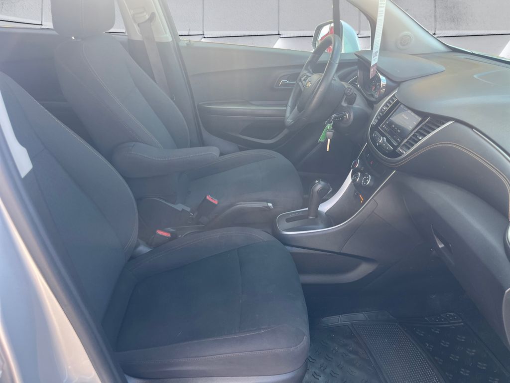 2022 Chevrolet Trax LS photo 13