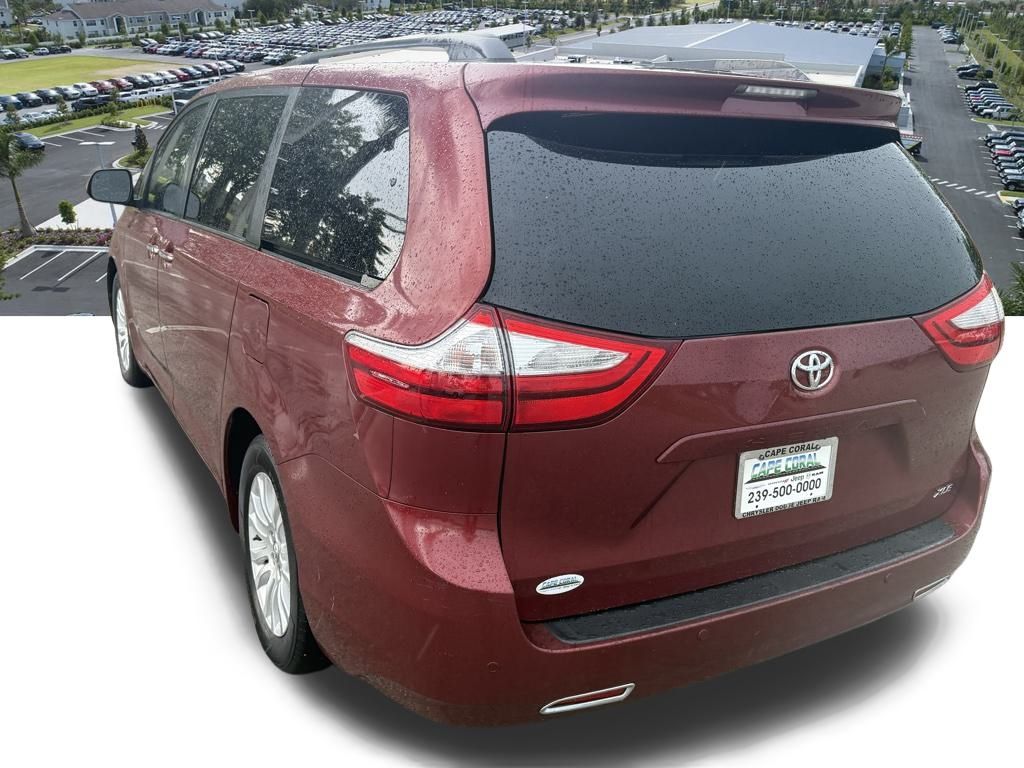 2017 Toyota Sienna L photo 5