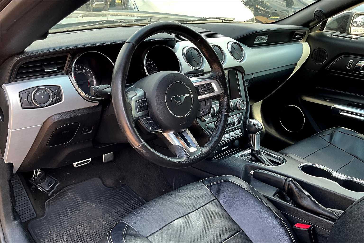 2016 Ford Mustang Convertible photo 13