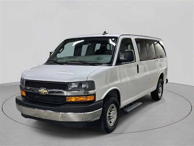2024 Chevrolet Express Passenger LT's photo