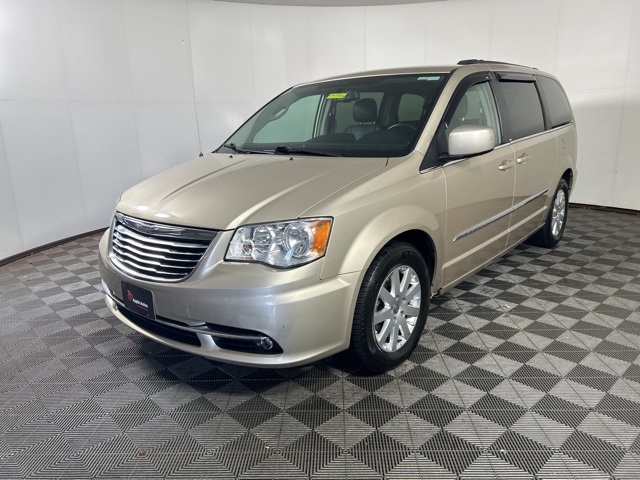 2014 Chrysler Town & Country Touring photo 3