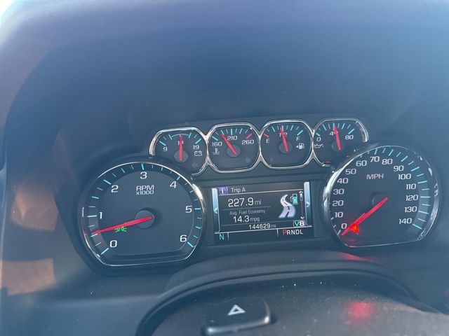 2018 Chevrolet Suburban LT photo 18