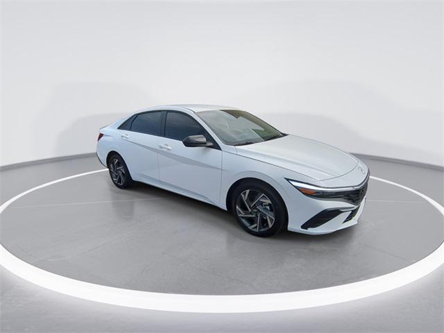 2025 Hyundai Elantra SEL Sport photo 2