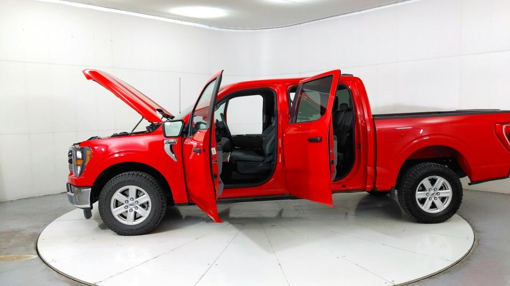 2023 Ford F-150 XLT photo 2