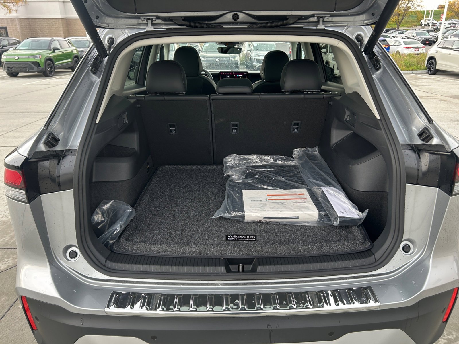 2025 Volkswagen Tiguan SE photo 3