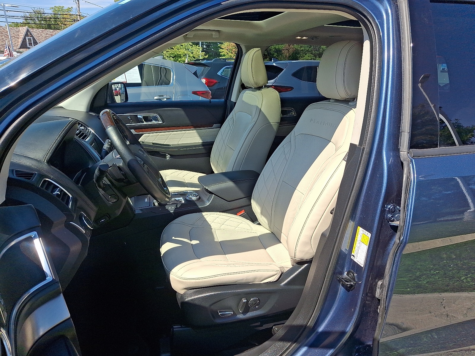 2018 Ford Explorer Platinum photo 13