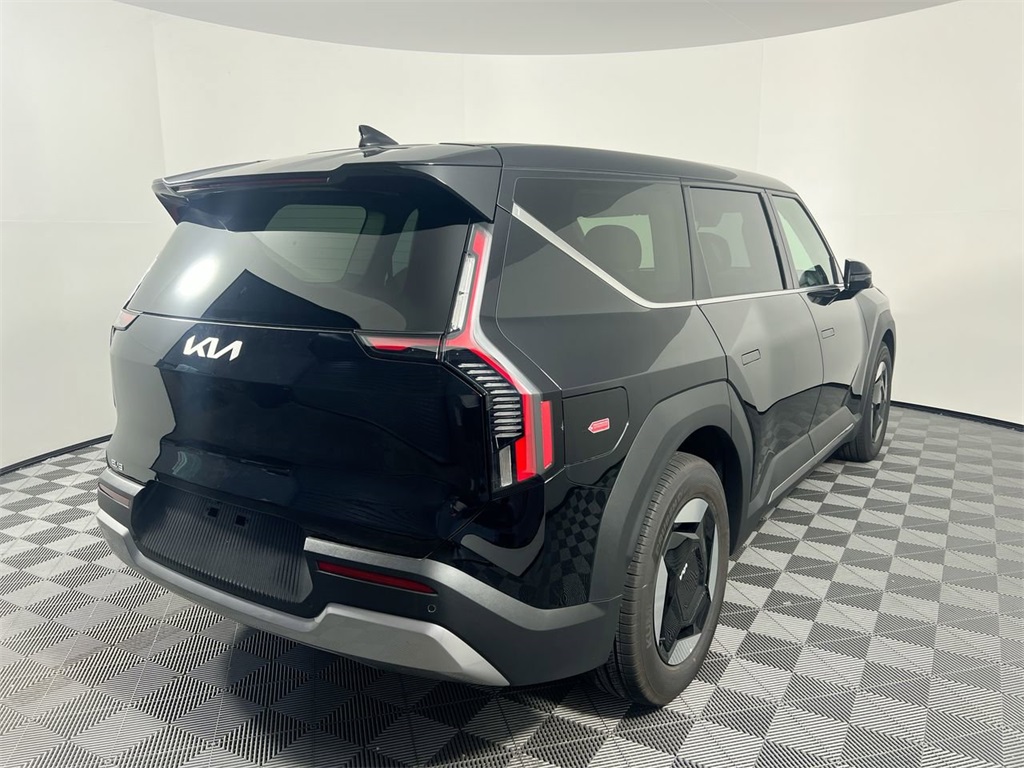 2026 Kia EV9 Light Long Range photo 2