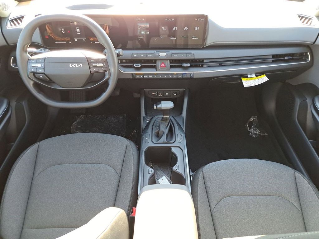 2025 Kia K4 LXS photo 14