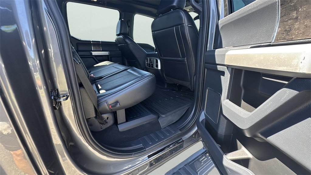 2022 Ford F-250 Lariat photo 13