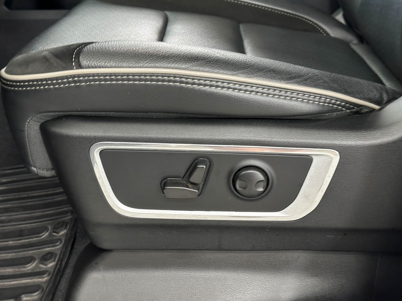 2022 Ram 1500 Laramie photo 15