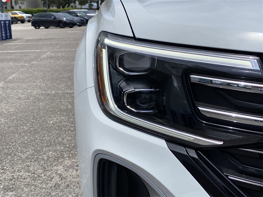 2025 Volkswagen Atlas Peak Edition SE photo 8