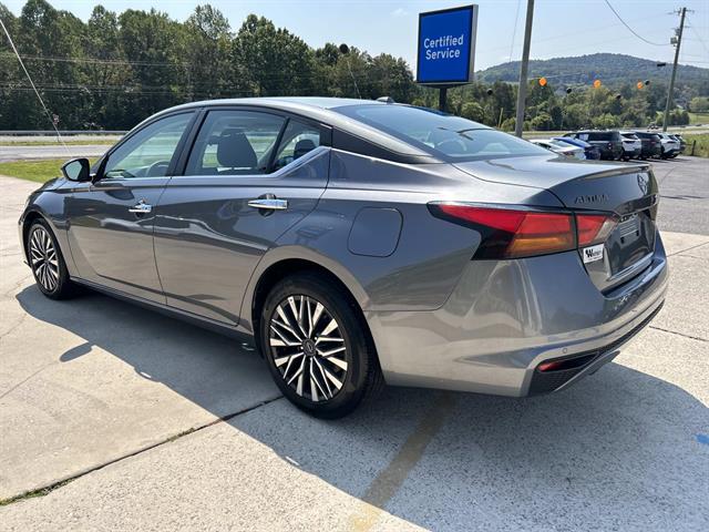 2023 Nissan Altima 2.5 SV photo 6
