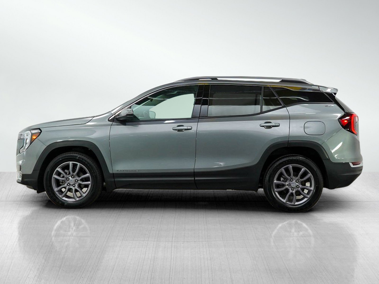 Used 2023 GMC Terrain SLT with VIN 3GKALVEG1PL220568 for sale in Roseville, Minnesota