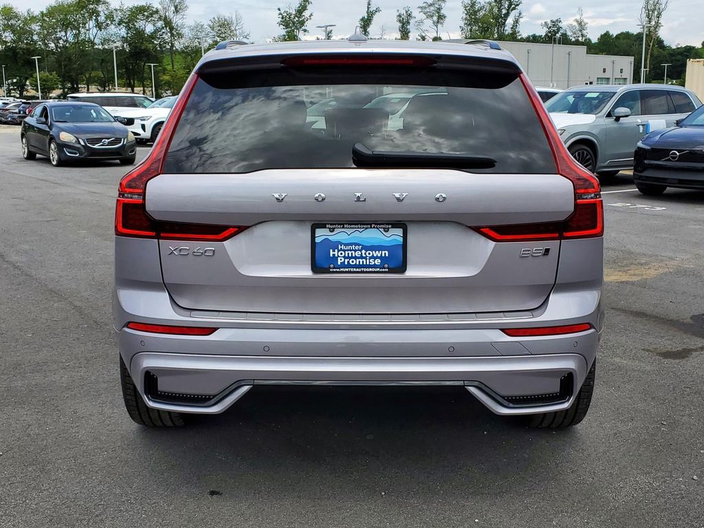 2026 Volvo XC60 B5 photo 20