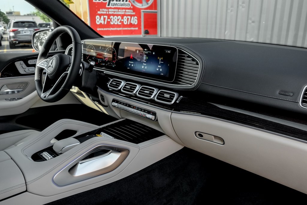 2025 Mercedes Benz GLS 450 4MATIC photo 22