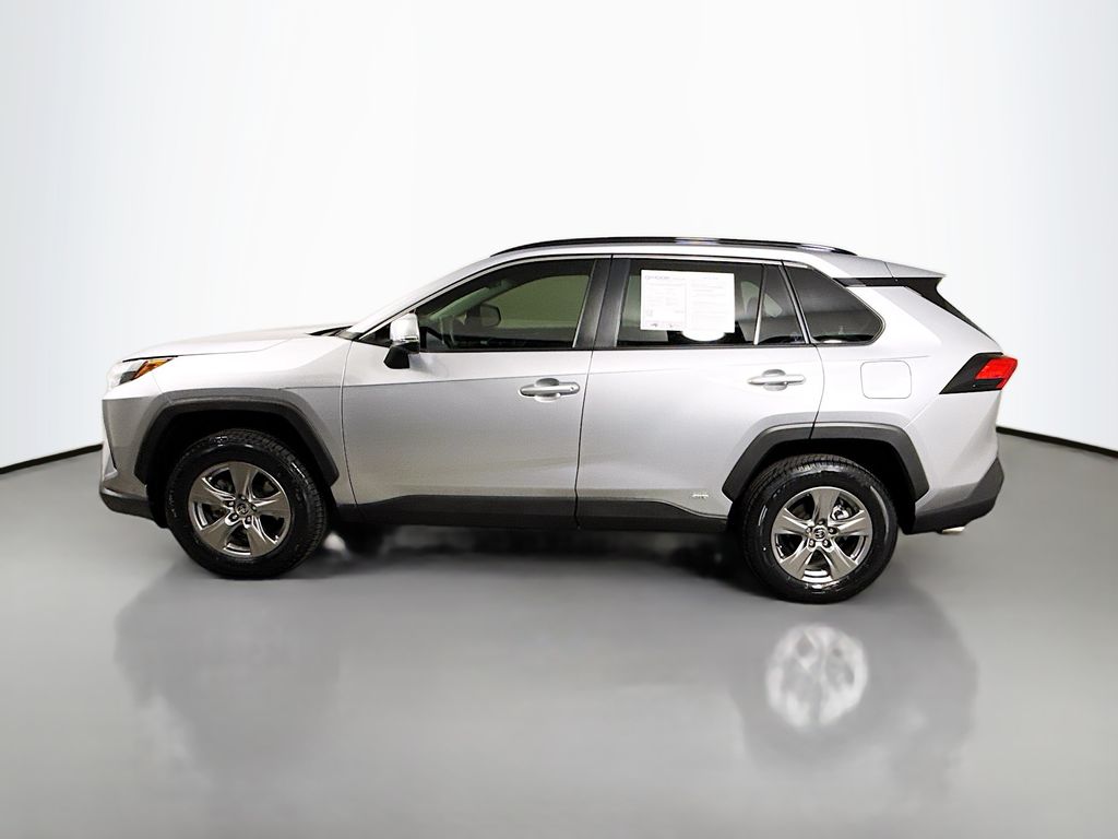2023 Toyota RAV4 Hybrid XLE photo 4