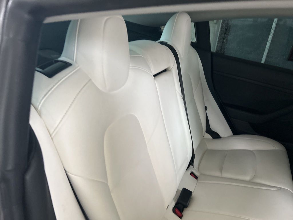 2021 Tesla Model 3 Standard Range Plus photo 21