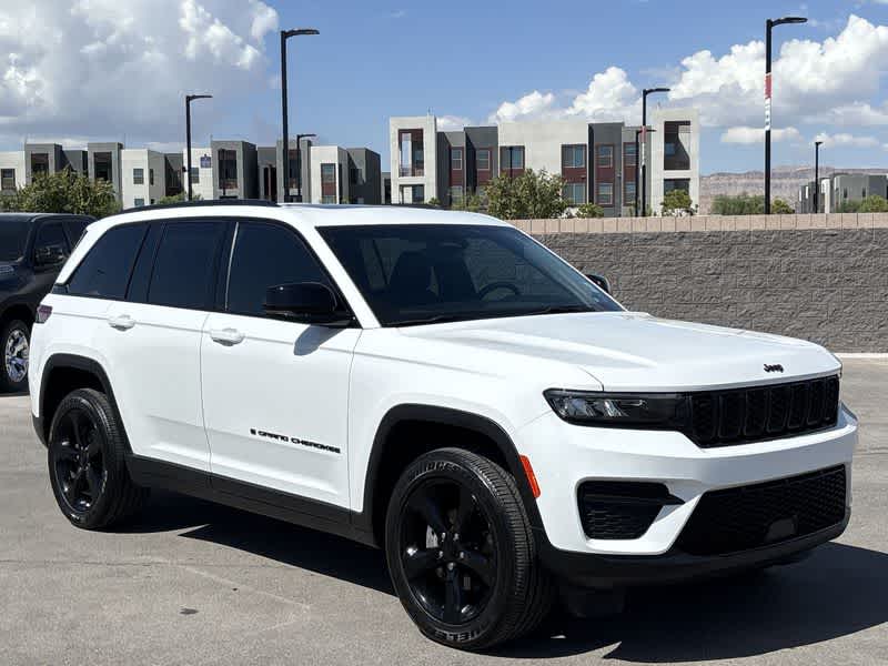 2023 Jeep Grand Cherokee Altitude photo 2