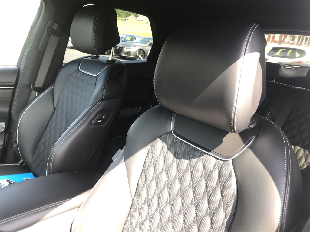2024 Genesis GV70 3.5T Sport photo 11
