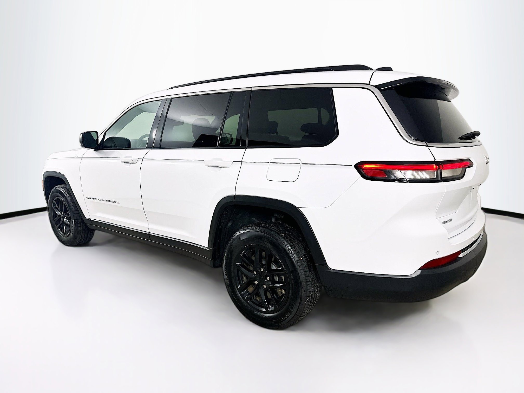 2024 Jeep Grand Cherokee Laredo photo 3