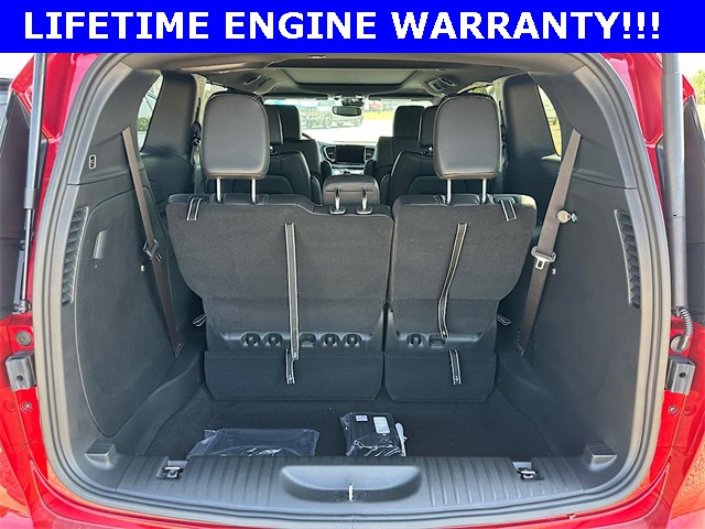 2026 Chrysler Pacifica photo 9