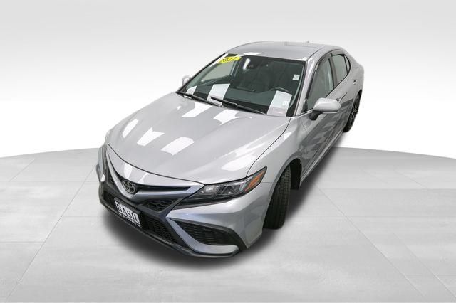 2022 Toyota Camry SE photo 6