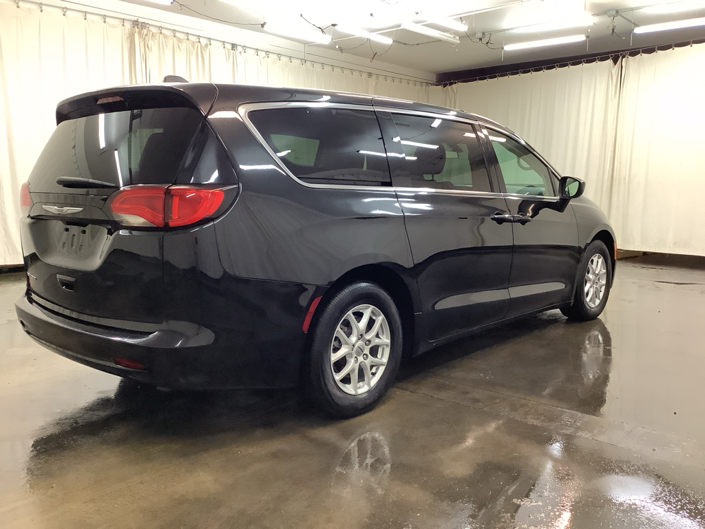 2022 Chrysler Voyager LX photo 5