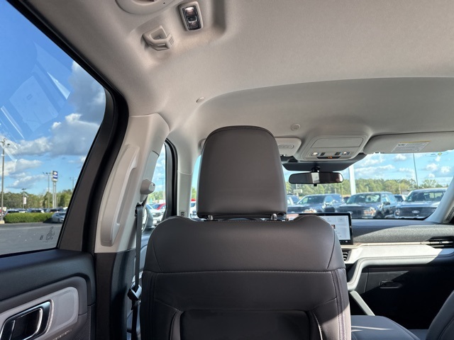 2025 Ford Explorer photo 25