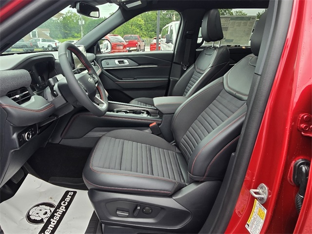 2025 Ford Explorer ST-Line photo 5