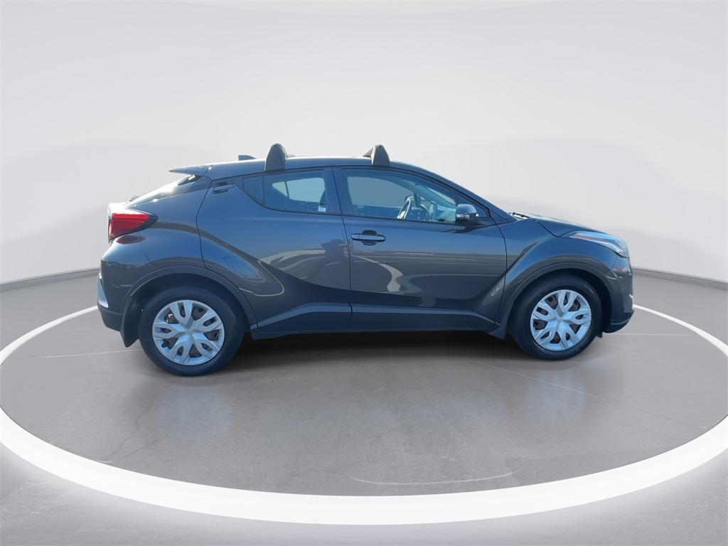 2021 Toyota C-HR LE photo 9