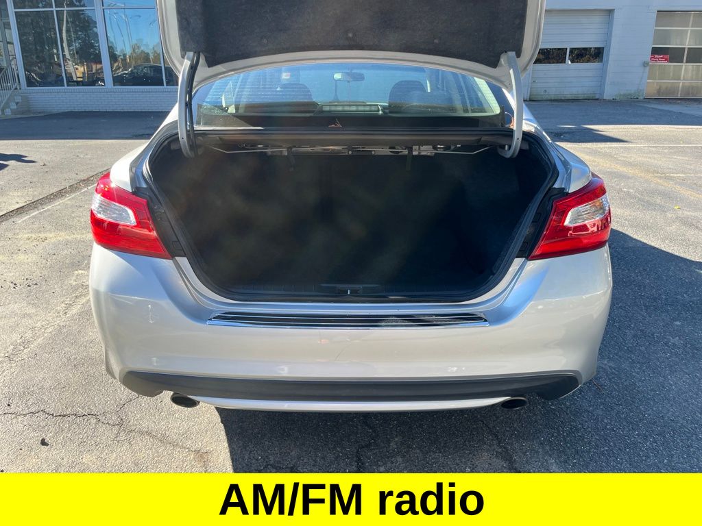 2016 Nissan Altima 2.5 SR photo 4