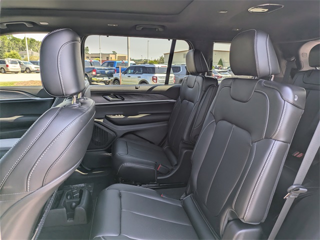 2025 Jeep Grand Cherokee Limited photo 14