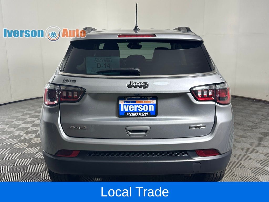 2022 Jeep Compass Latitude Lux photo 4