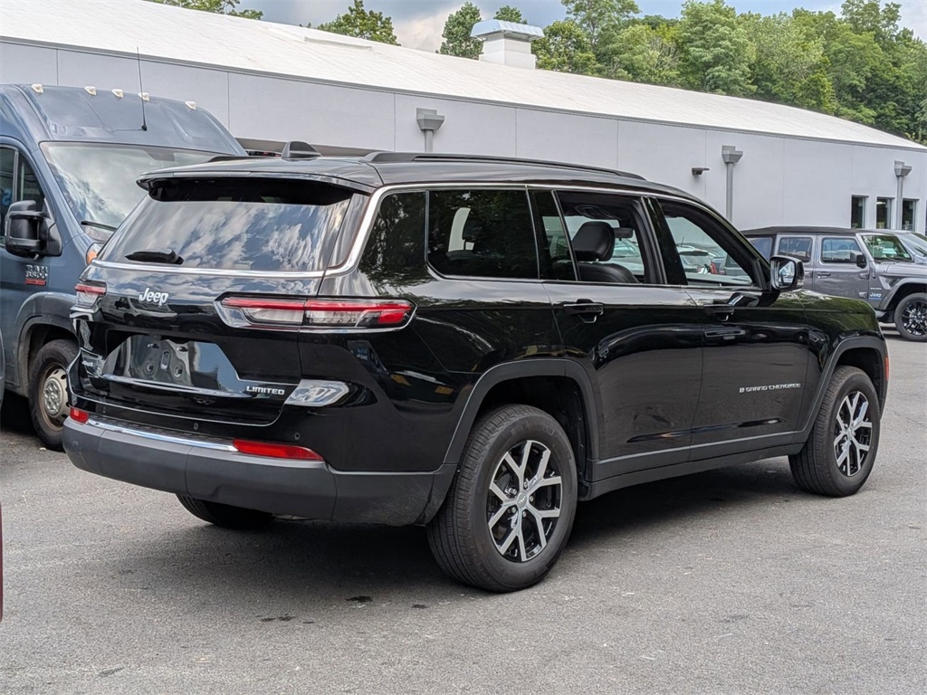 2025 Jeep Grand Cherokee Limited photo 3