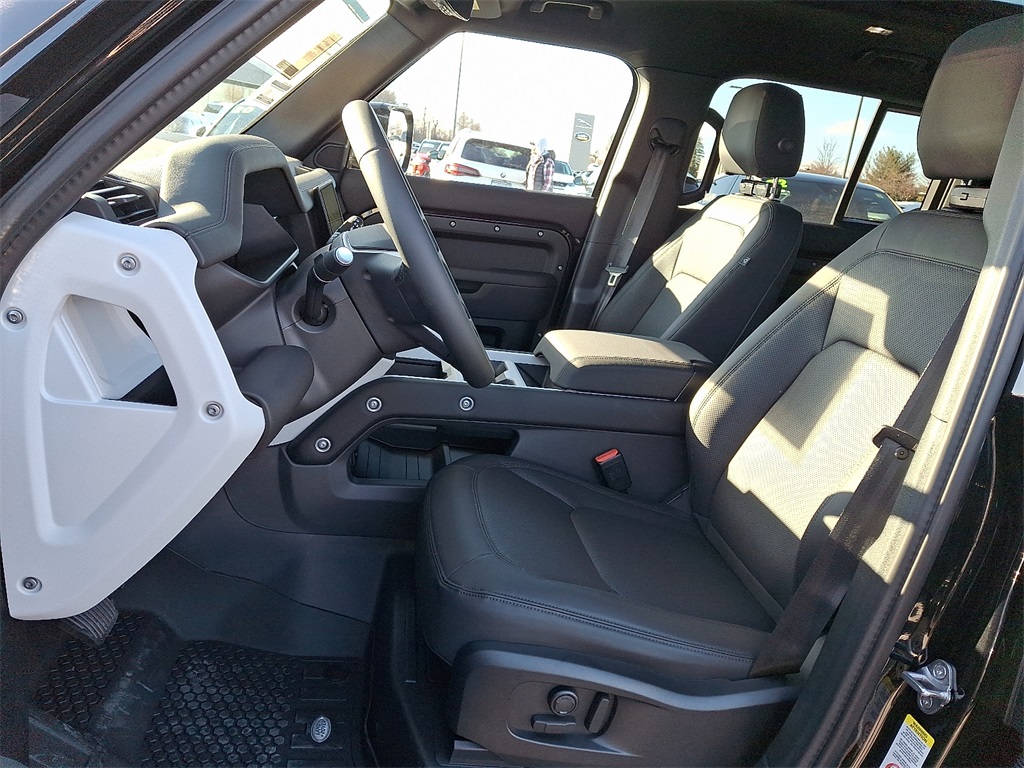 2025 Land Rover Defender 110 S photo 8