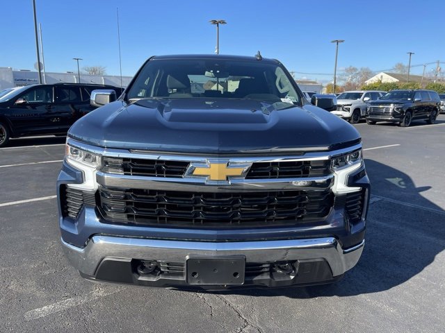 2022 Chevrolet Silverado 1500 LT photo 2