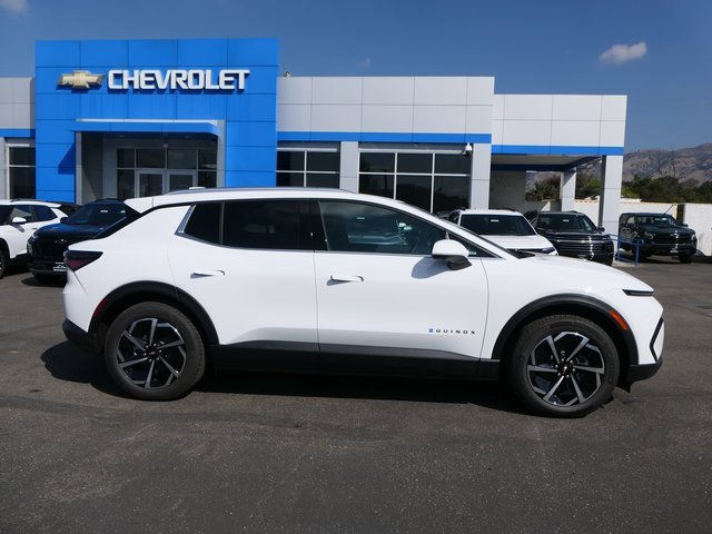 2026 Chevrolet Equinox LT photo 2