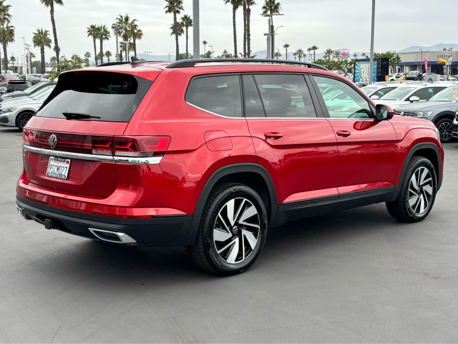 2025 Volkswagen Atlas SE Technology photo 2