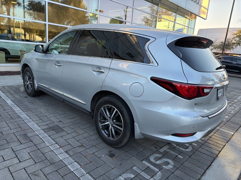 2019 Infiniti QX60 Luxe photo 3