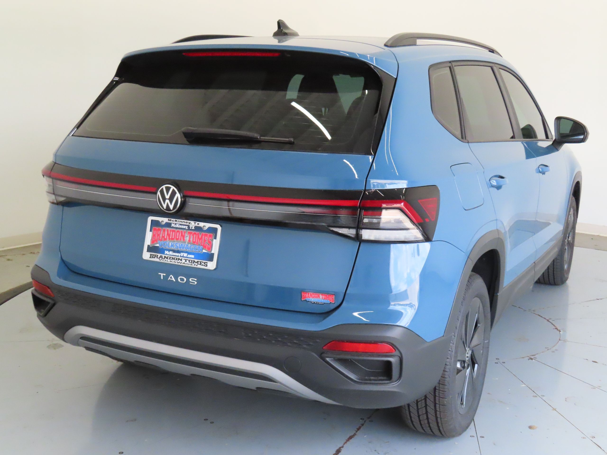 2025 Volkswagen Taos S photo 3