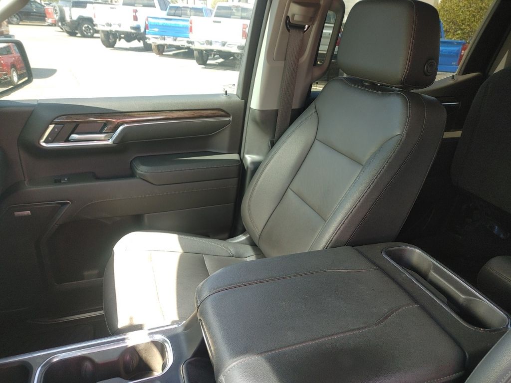 2023 Chevrolet Silverado 1500 RST photo 17