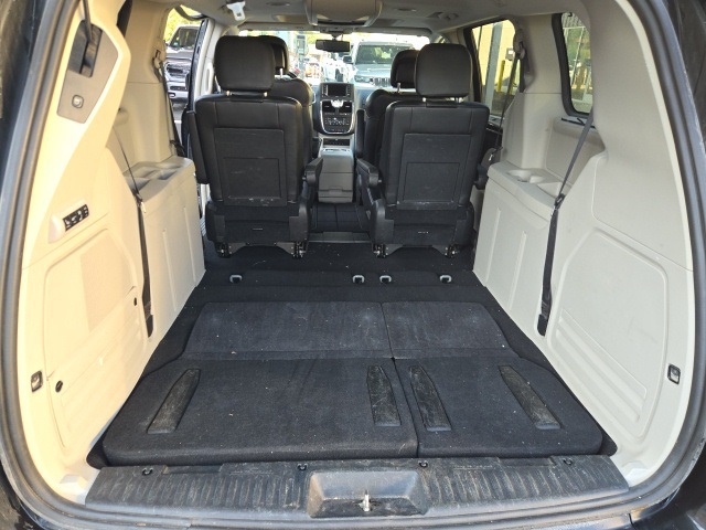 2015 Chrysler Town & Country Limited photo 10