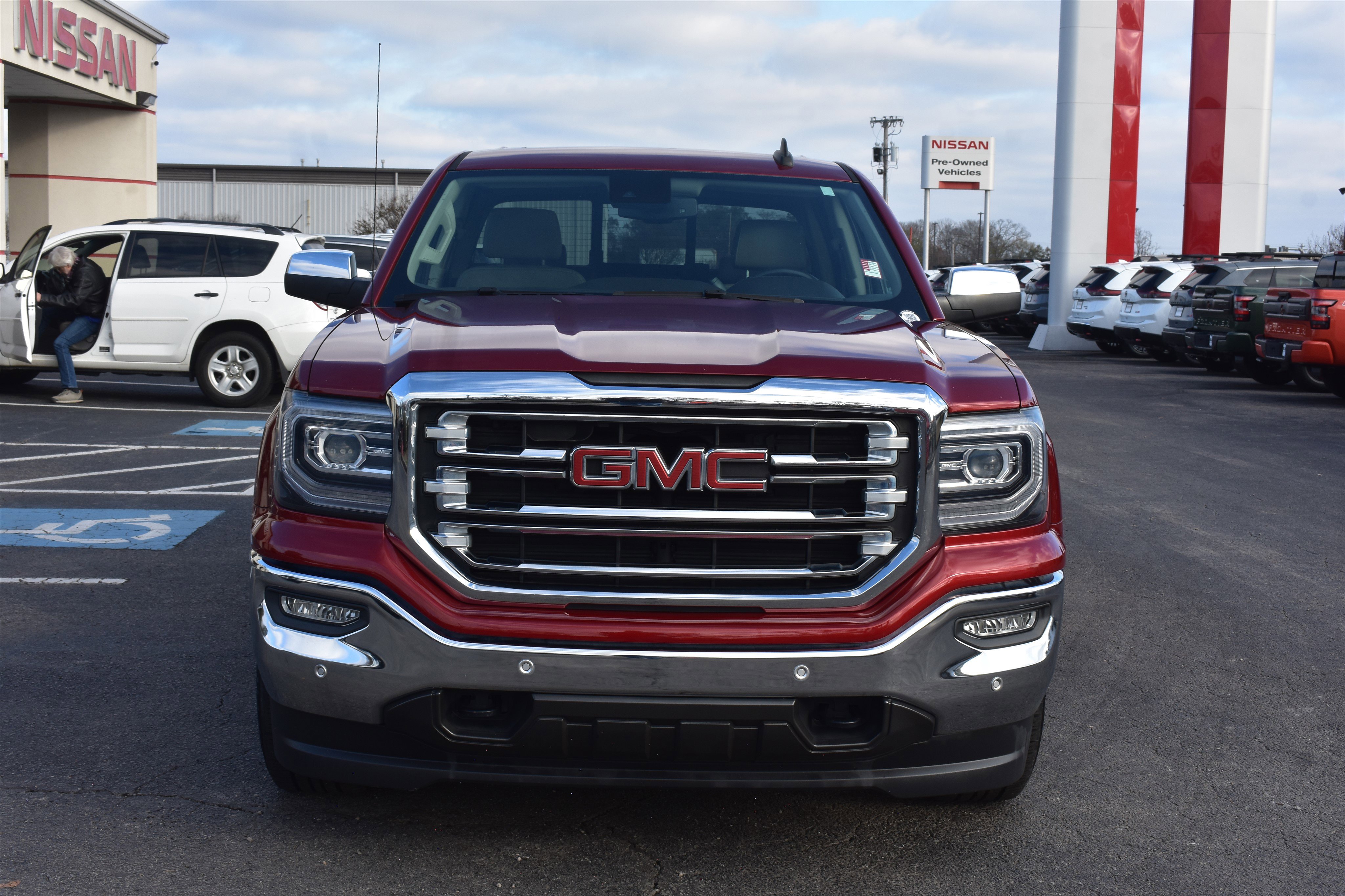 Used 2018 GMC Sierra 1500 SLT with VIN 3GTU2NEC4JG152470 for sale in Little Rock